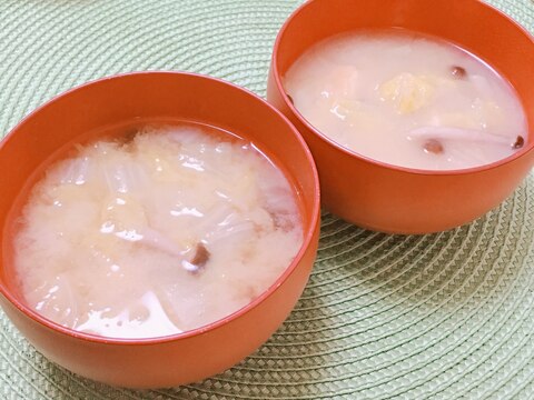 白菜＊油揚げ＊しめじの味噌汁